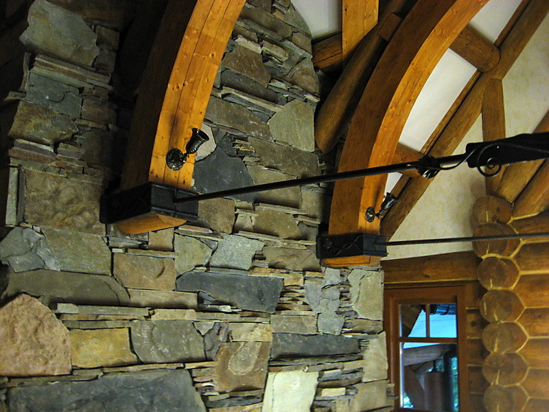 Загородный бревенчатый дом