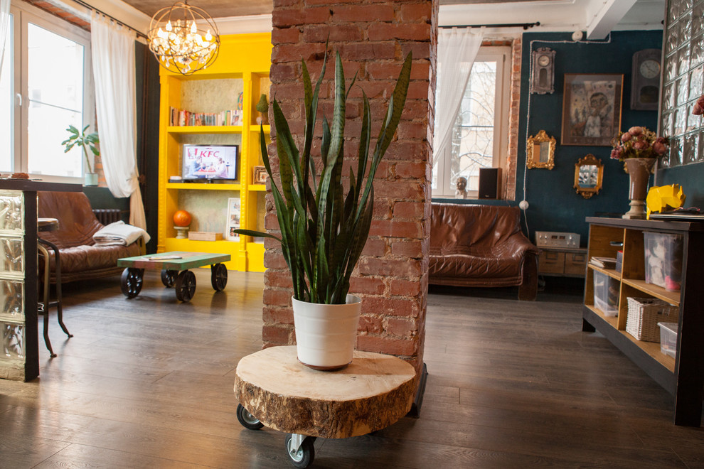 КВАРТИРА С 7 ОКНАМИ 2. ФОТО СЕРГЕЙ КОМЯГИН