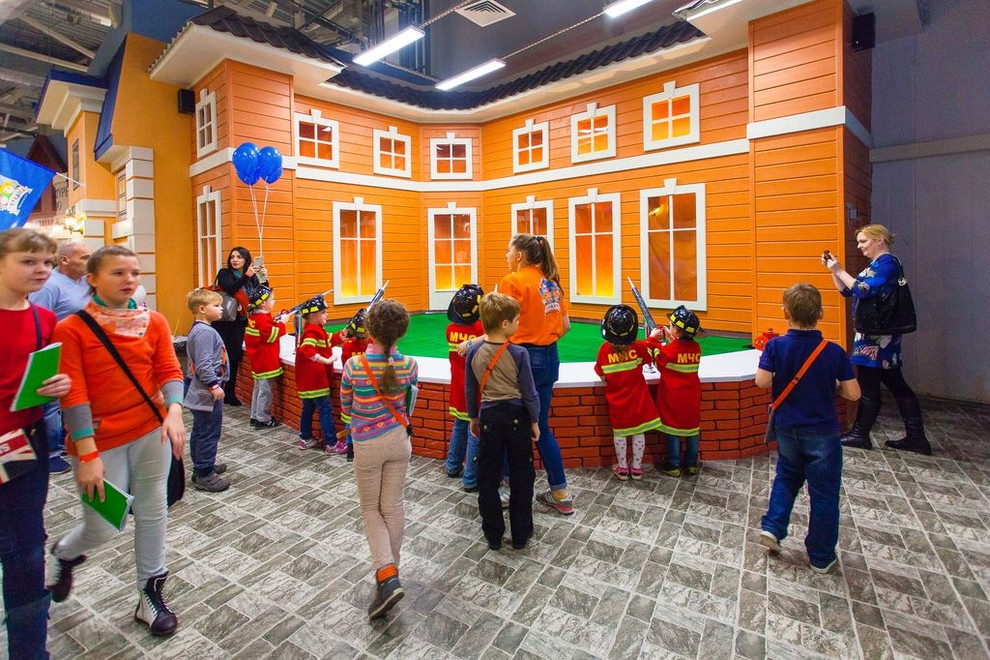 Детский город профессий "КидБург" в Санкт-Петербурге