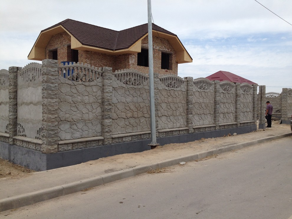 Еврозабор из бетона высотой 2,5 метра