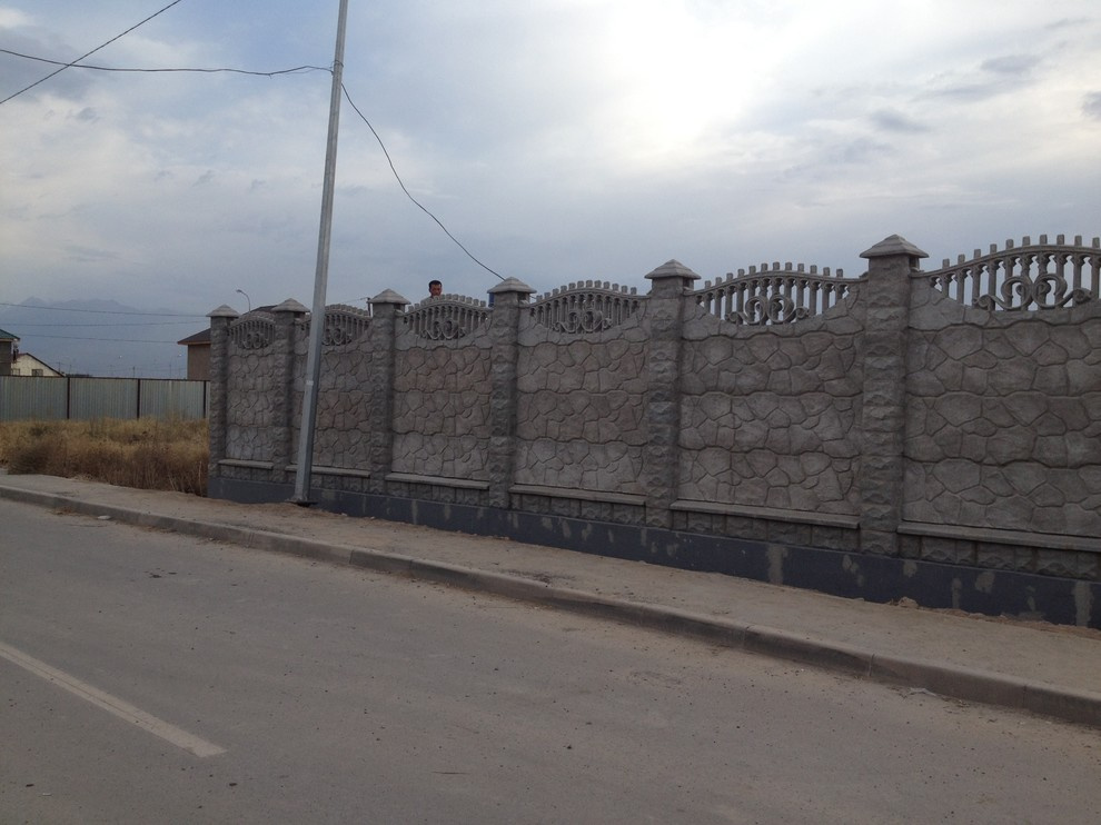 Еврозабор из бетона высотой 2,5 метра