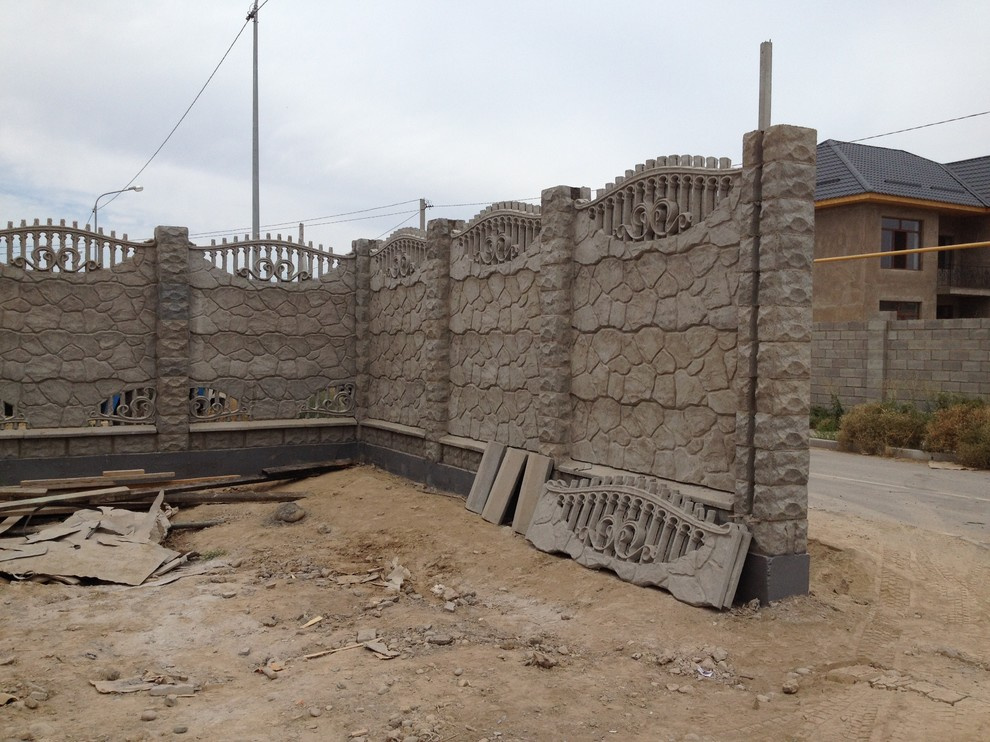 Обложка проекта: Еврозабор из бетона высотой 2,8 метра