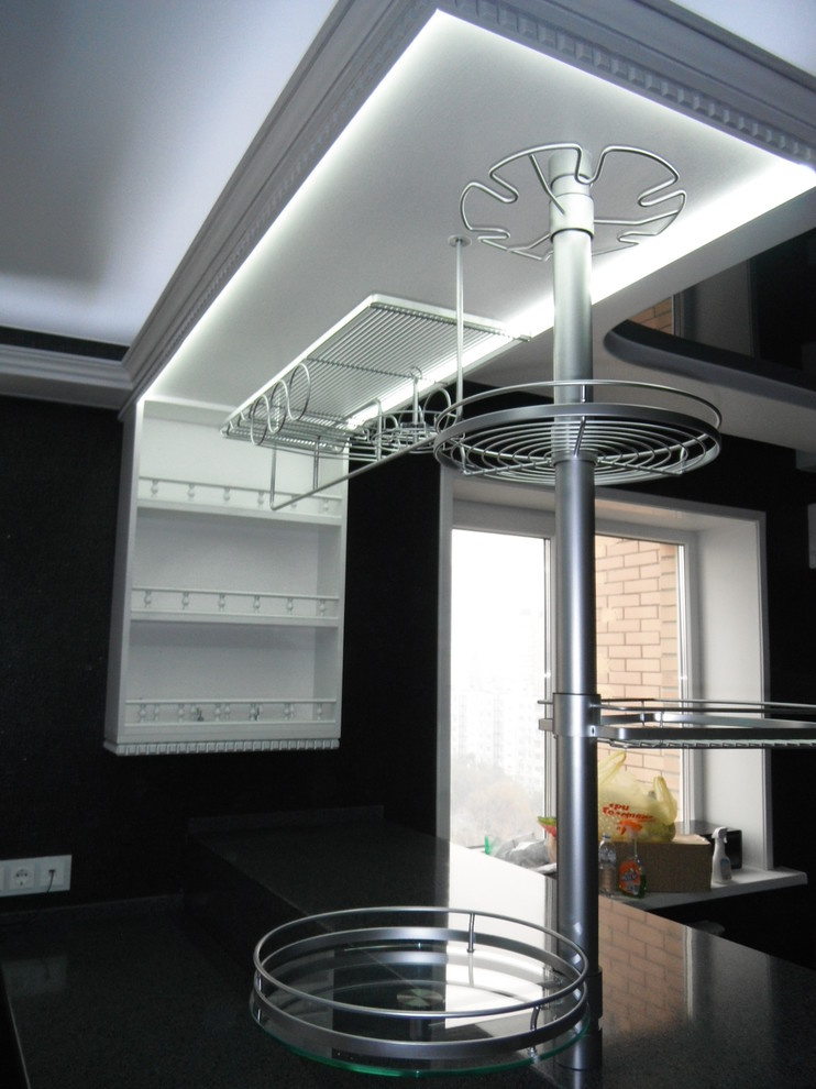 Кухня  с каменной столешницей