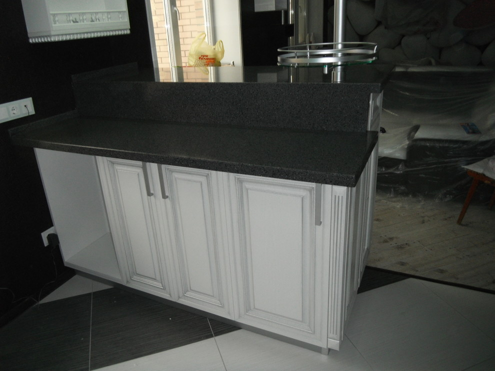 Кухня  с каменной столешницей