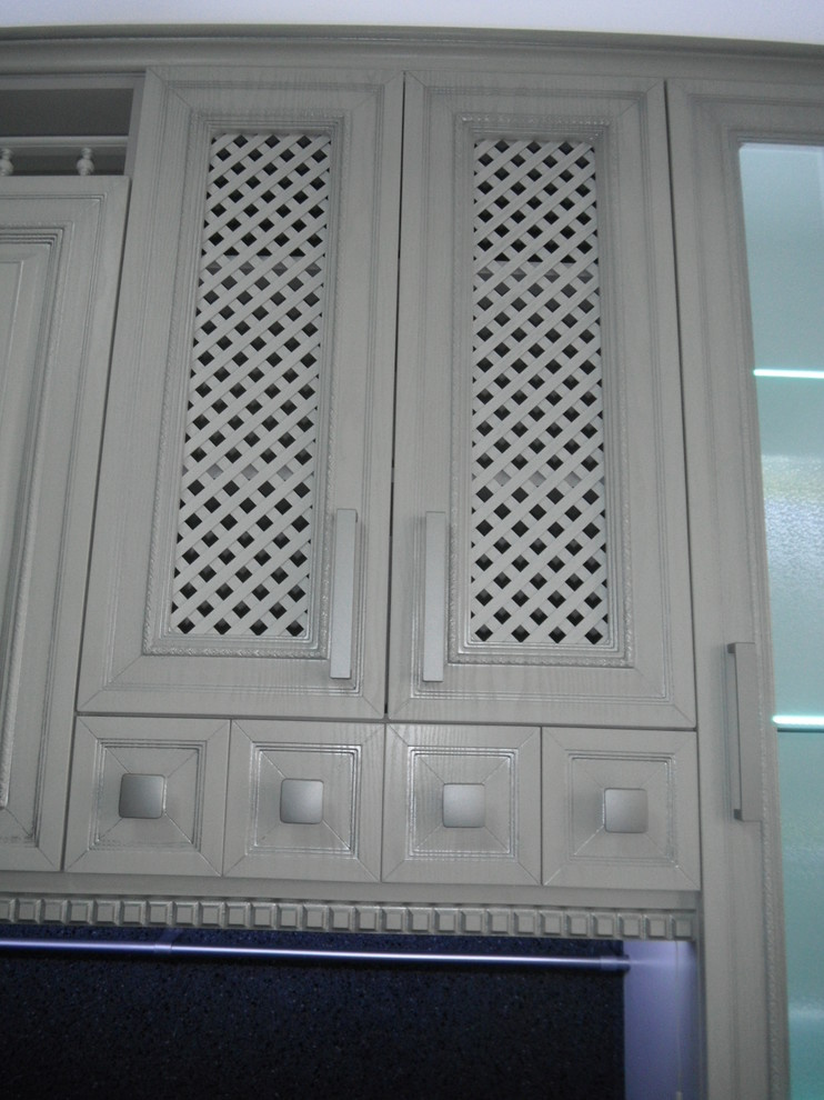 Кухня  с каменной столешницей