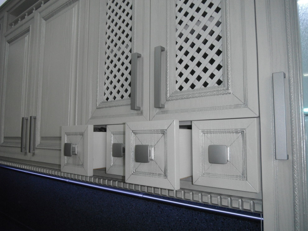 Кухня  с каменной столешницей