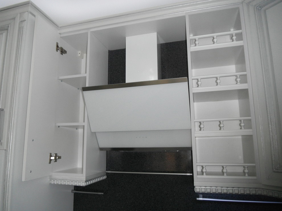 Кухня  с каменной столешницей