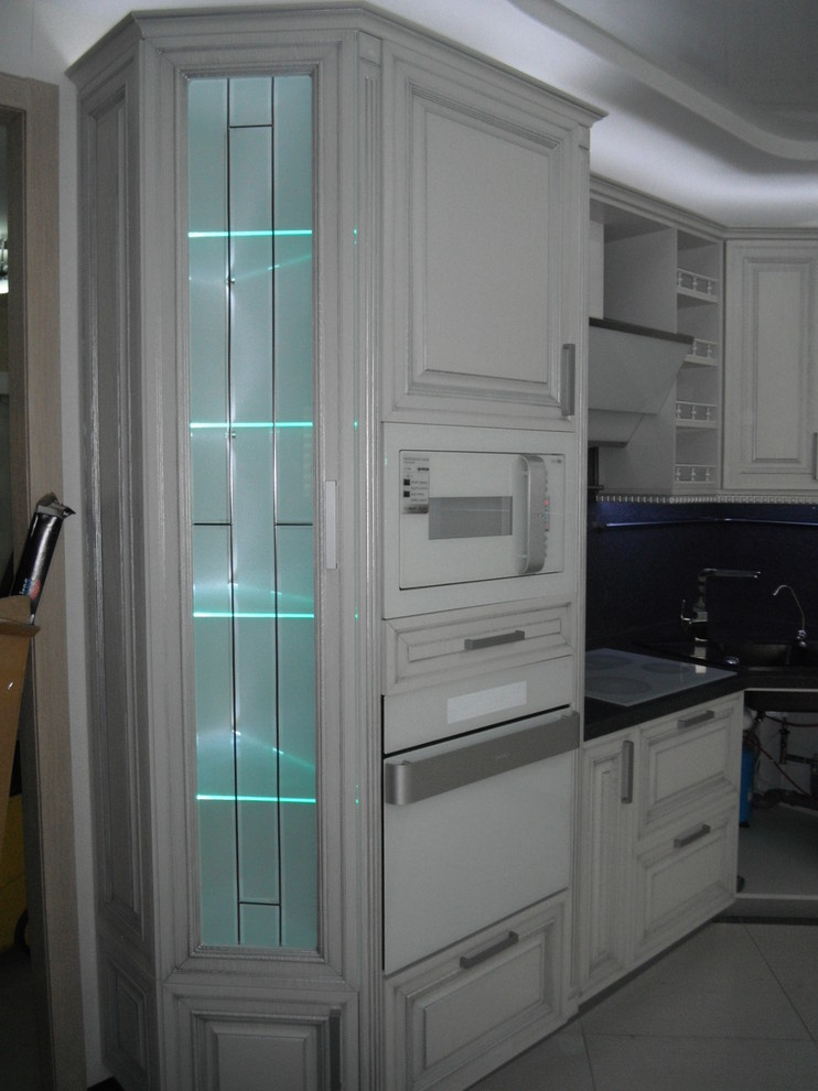 Кухня  с каменной столешницей