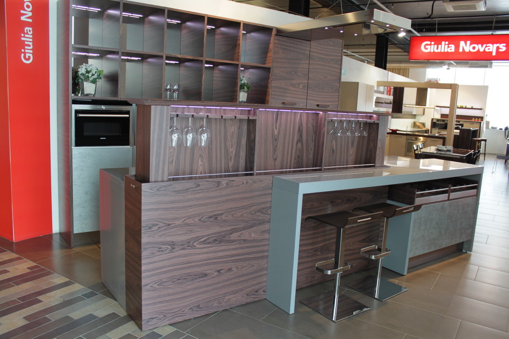 Шпон Палисандр Индийский + фасады со стеклом Серебро