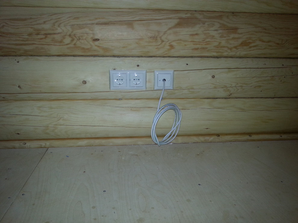 Электромонтажные работы в домах из оцилиндрованного бревна.