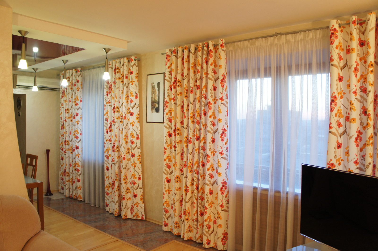 Новые шторы в гостиную-столовую.