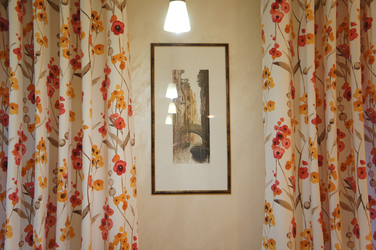 Новые шторы в гостиную-столовую.