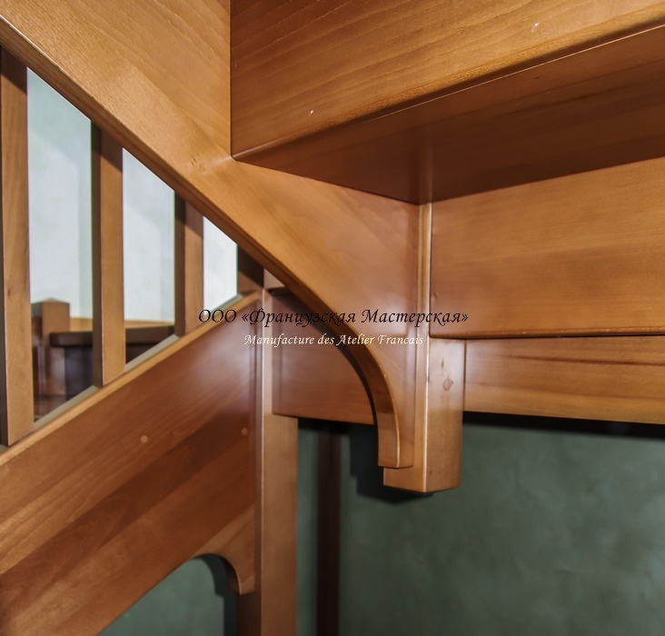 Лестница в загородном доме. 2012 год