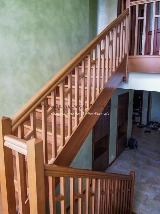 Лестница в загородном доме. 2012 год