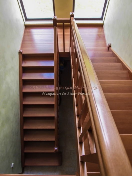 Лестница в загородном доме. 2012 год