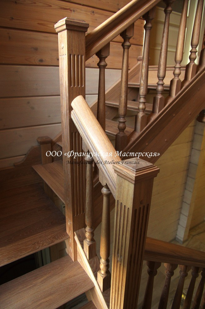 Обложка проекта: Деревянная лестница и подоконники в загородном коттедже. 2014 г.