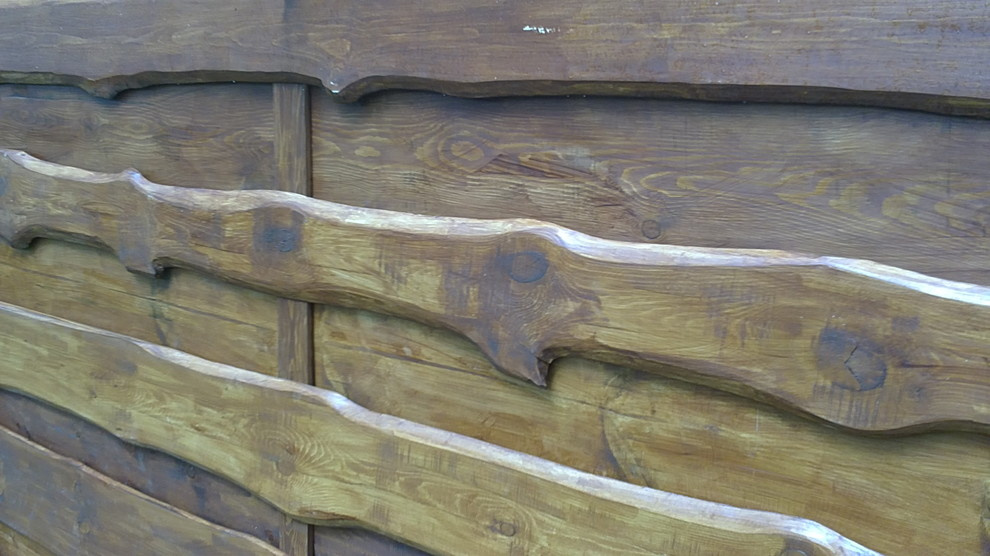 забор из необрезной доски