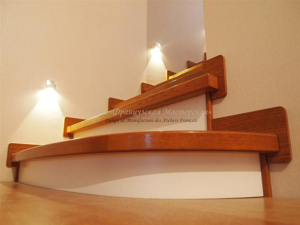 Лестница с ограждением из стекла. Квартира в городе. 2013 год