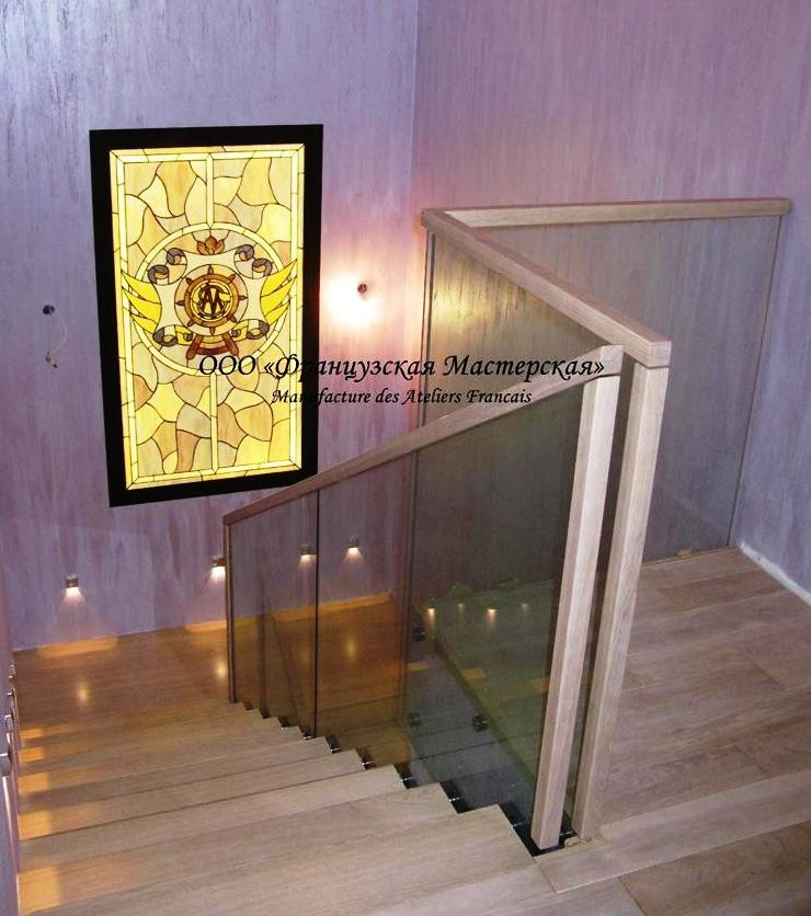 Лестница с ограждением из стекла. 2012 год