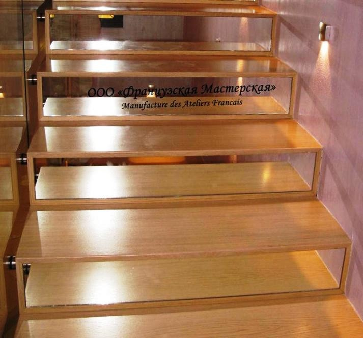 Лестница с ограждением из стекла. 2012 год