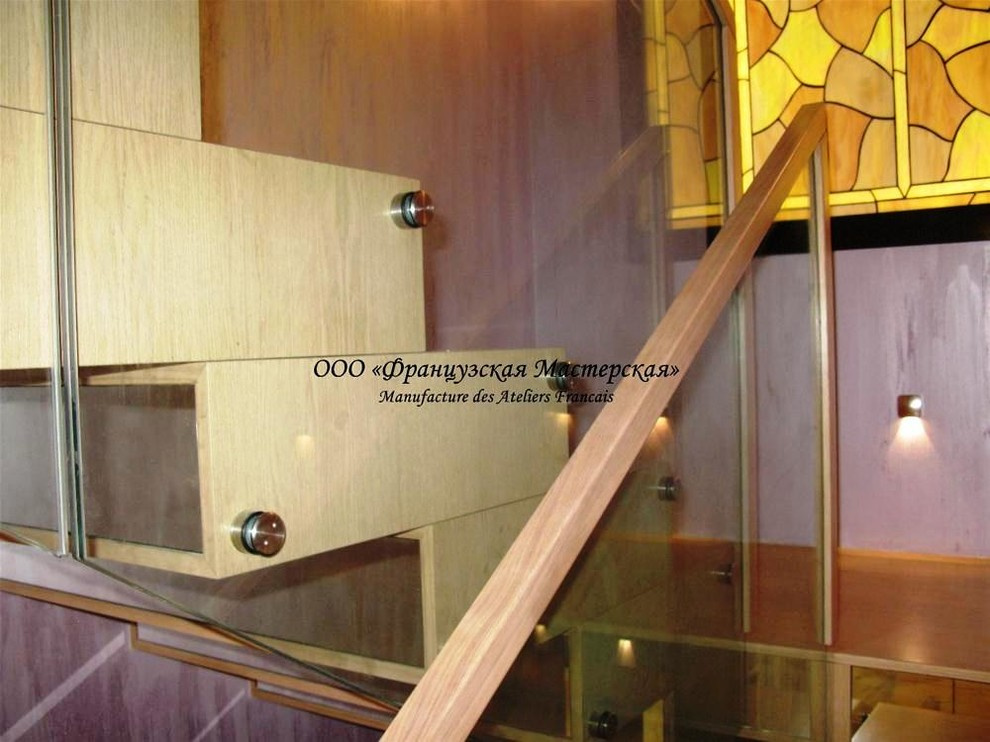 Лестница с ограждением из стекла. 2012 год