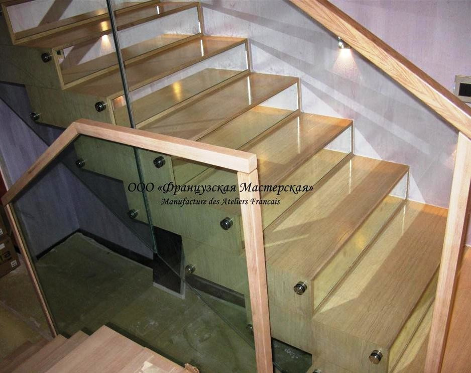 Лестница с ограждением из стекла. 2012 год