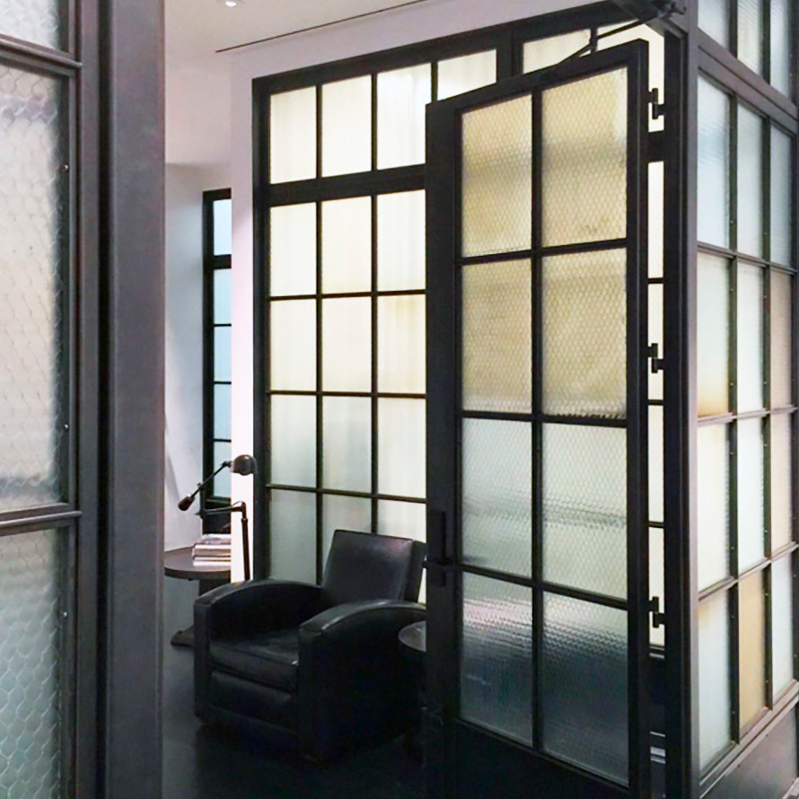 Стеклянные перегородки. Стальной профиль.