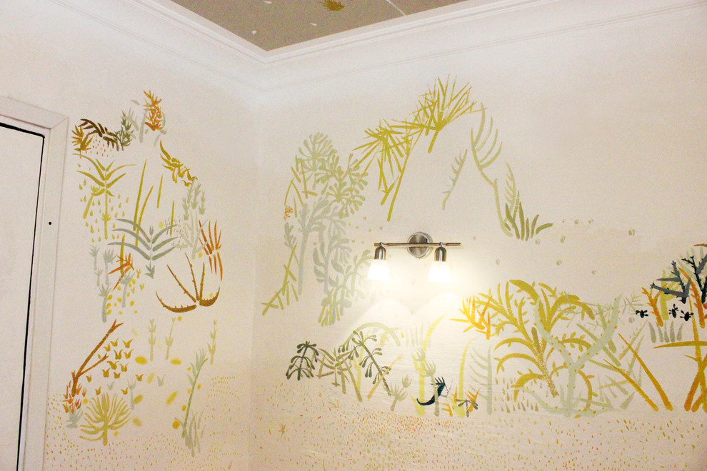 Комната с тропическим мотивом / The room with tropical painting