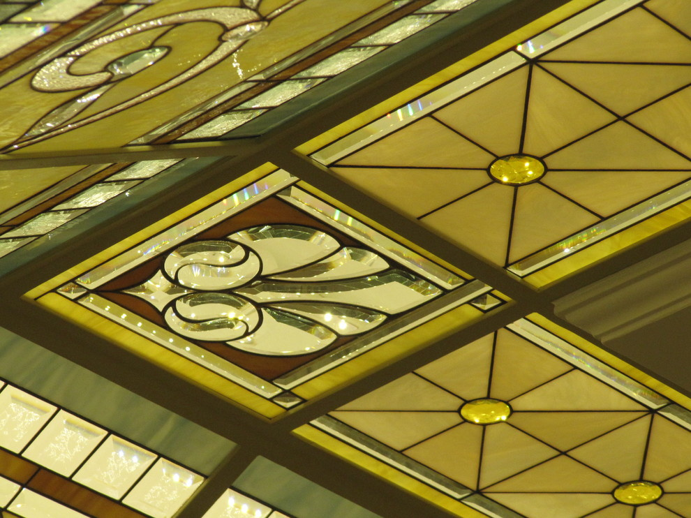 Витражи в интерьере квартиры