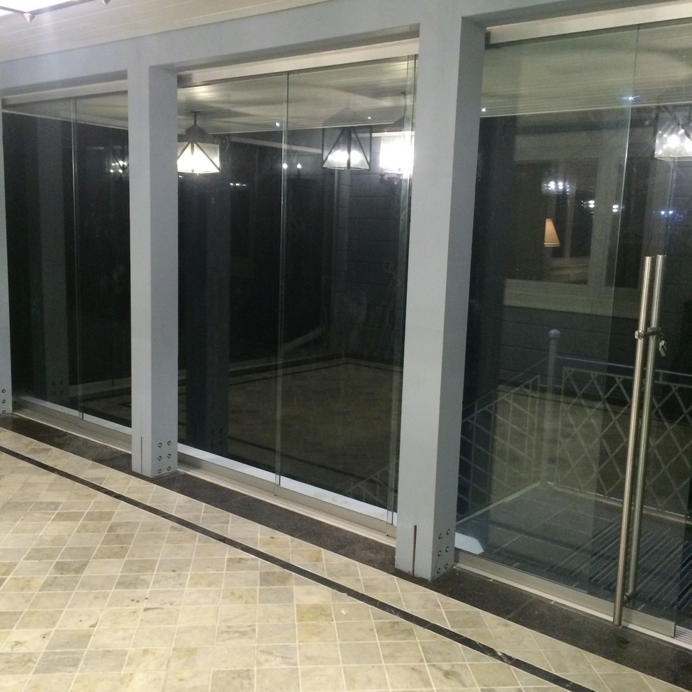 Раздвижное безрамное остекление террасы от SUNFLEX Германия
