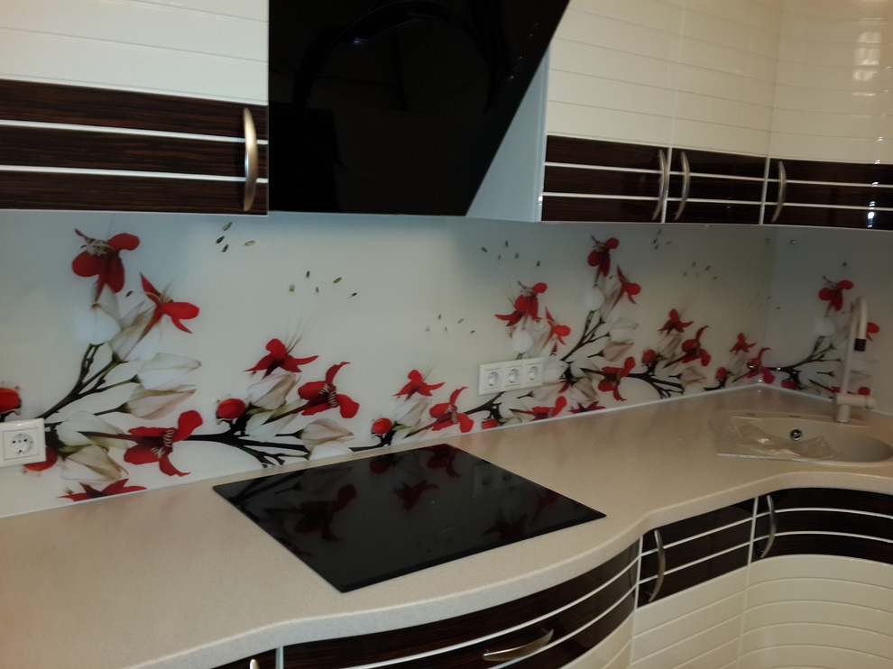 Кухонный фартук из стекла (тематика: цветы)