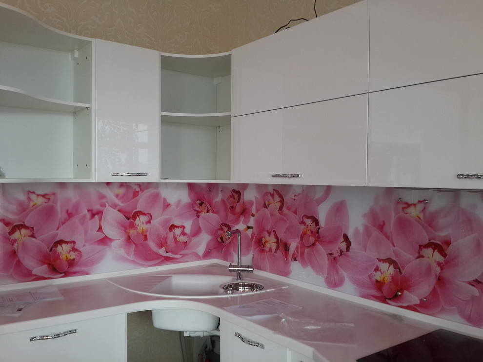 Кухонный фартук из стекла (тематика: цветы)