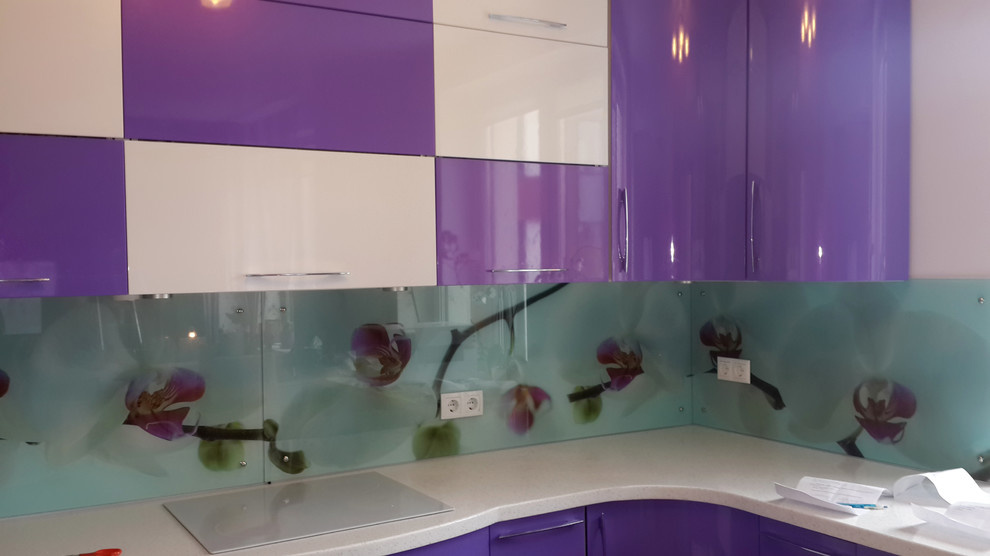 Кухонный фартук из стекла (тематика: цветы)