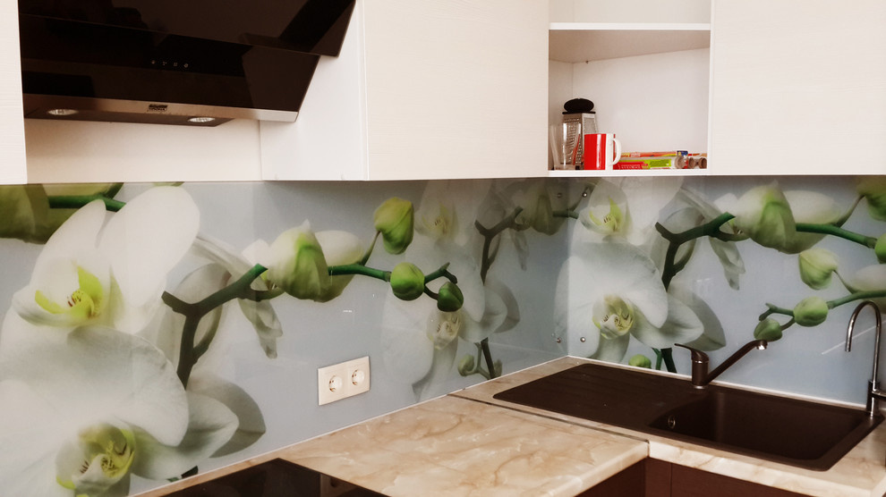 Кухонный фартук из стекла (тематика: цветы)