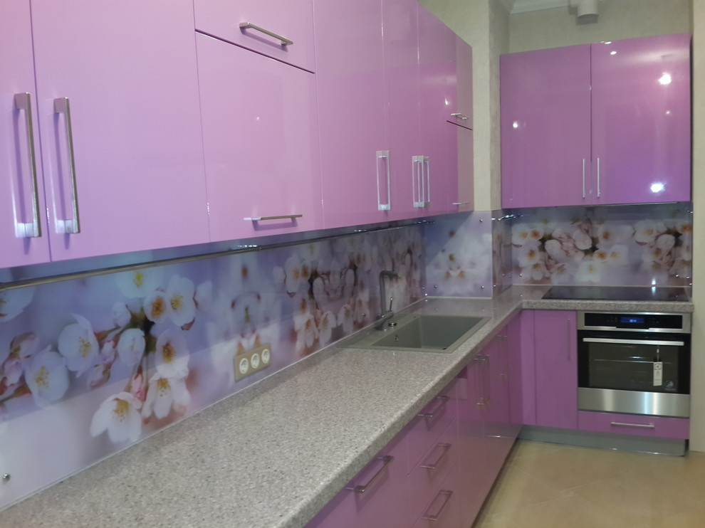 Кухонный фартук из стекла (тематика: цветы)