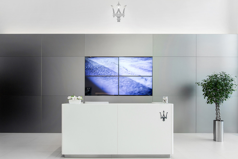 Автосалон Maserati Avilon