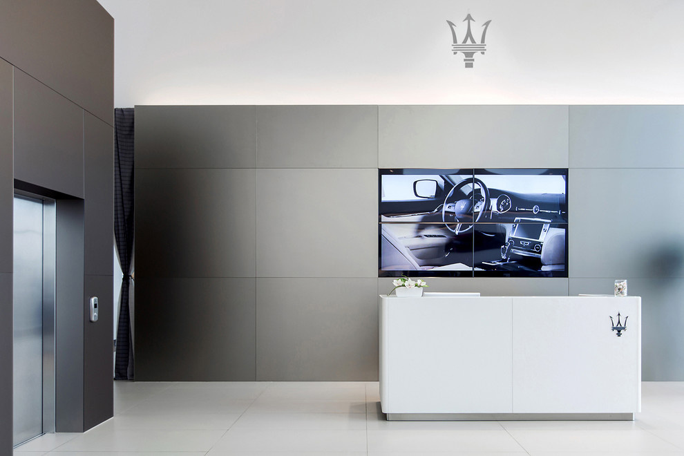 Автосалон Maserati Avilon