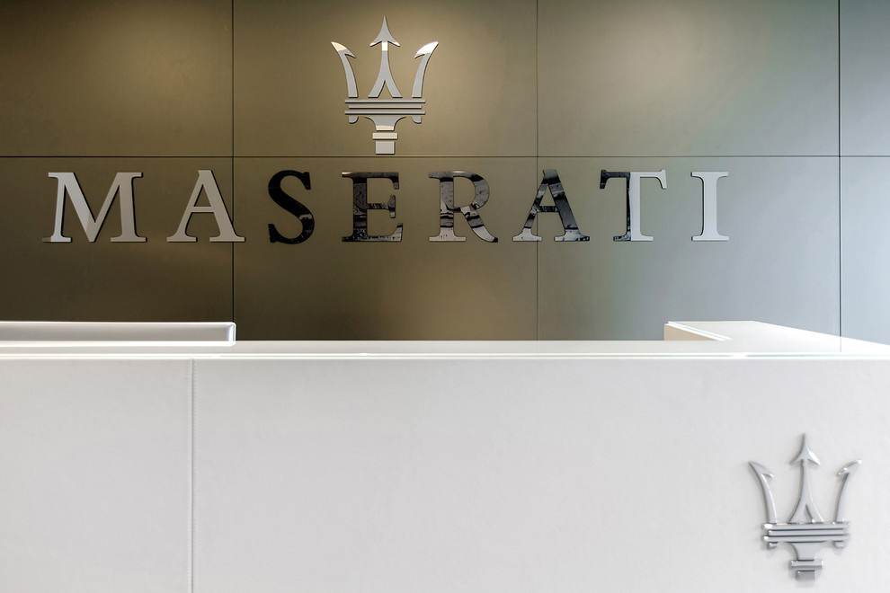 Автосалон Maserati Avilon