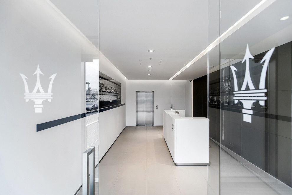 Автосалон Maserati Avilon