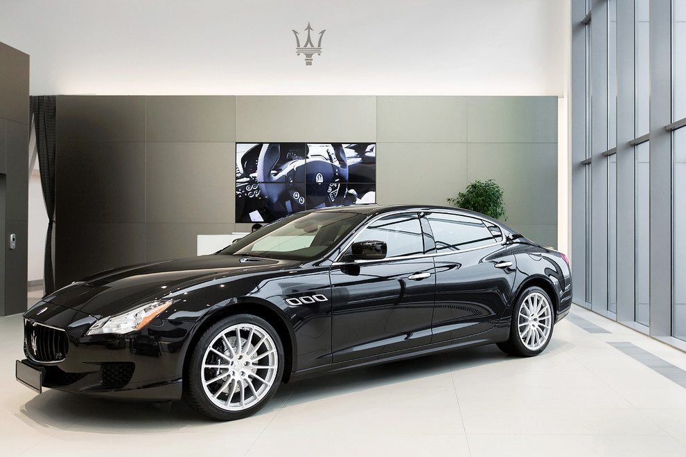 Автосалон Maserati Avilon