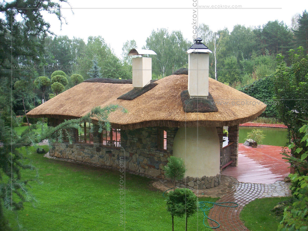 Камышовая кровля, фасады и интерьеры