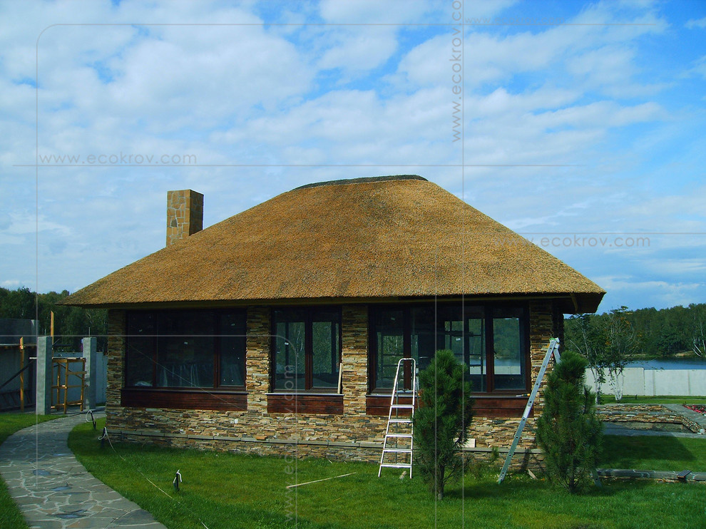 Камышовая кровля, фасады и интерьеры