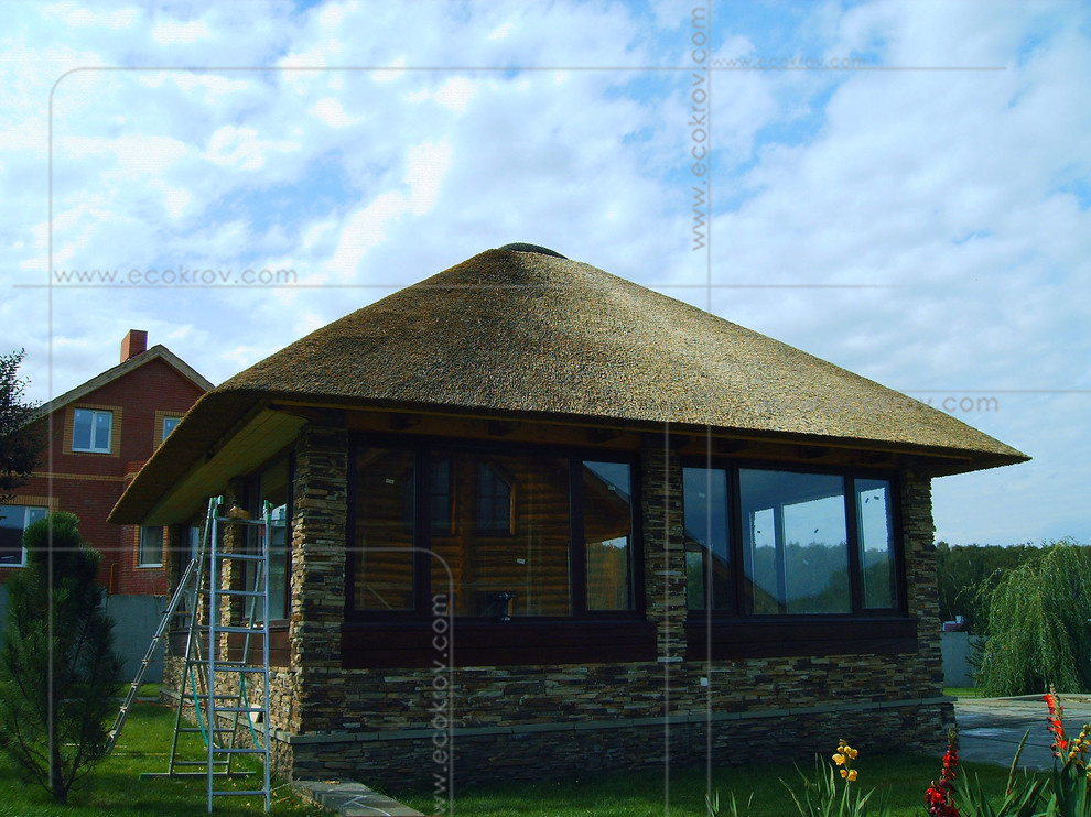 Камышовая кровля, фасады и интерьеры