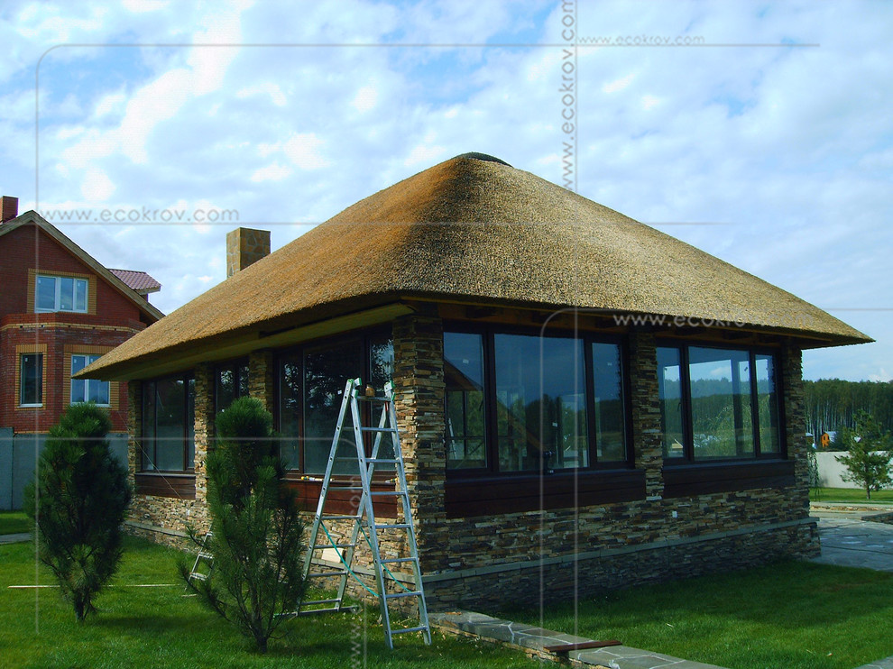Камышовая кровля, фасады и интерьеры