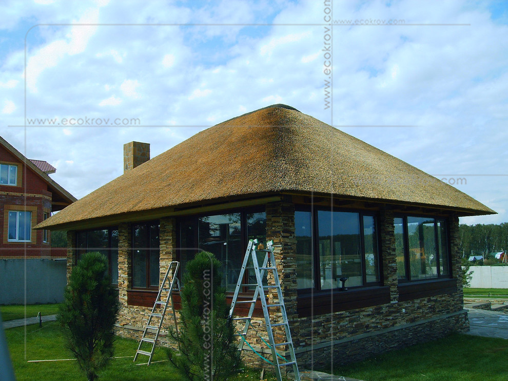 Камышовая кровля, фасады и интерьеры