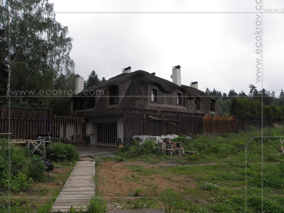 Камышовая кровля, фасады и интерьеры