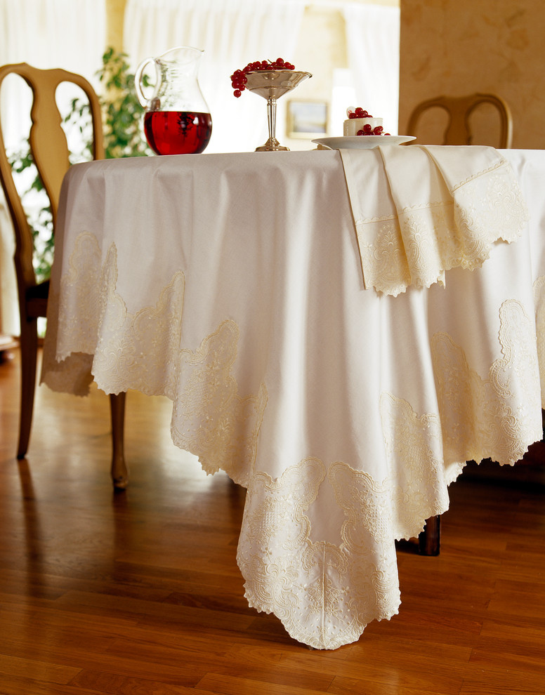 Столовое белье с кружевом