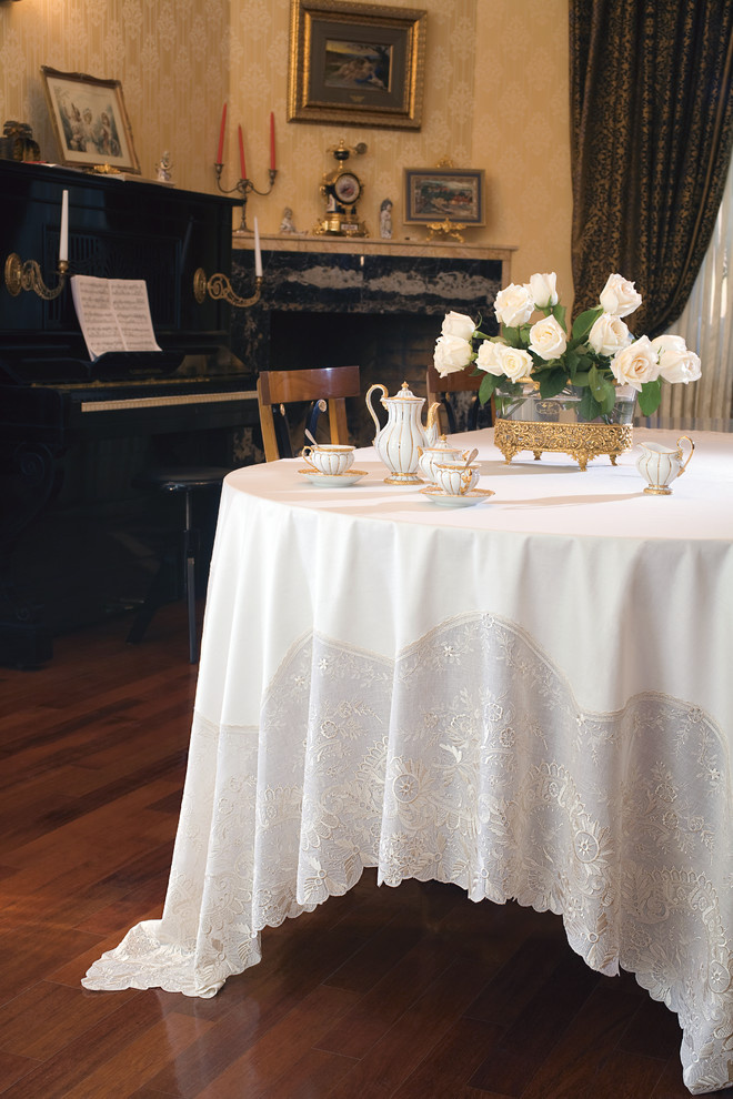 Обложка проекта: Столовое белье с кружевом