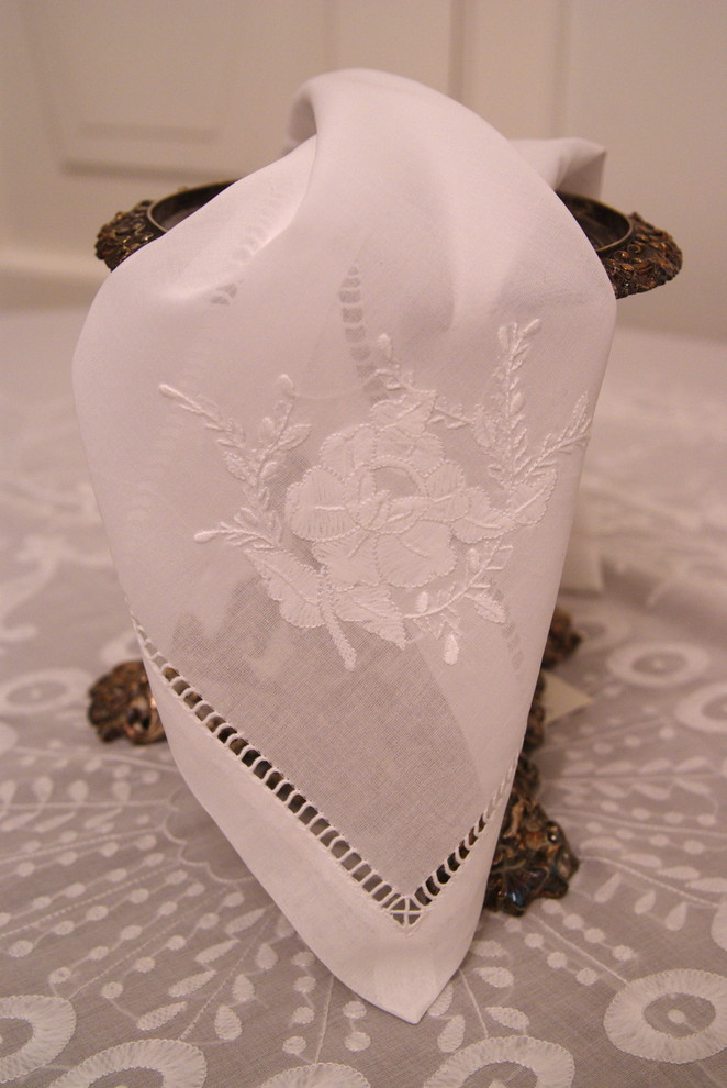 Обложка проекта: Столовое белье с вышивкой