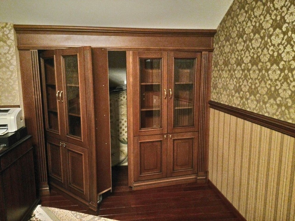 Обложка проекта: ГРАНДЕКОР поженил книжный и бельевой шкафы в мансарде!